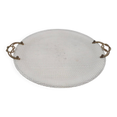 Assiette de service perforée en métal blanc, attribuée à Matthieu Mategot, années 1960.