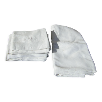 Tablecloth and its twelve towels