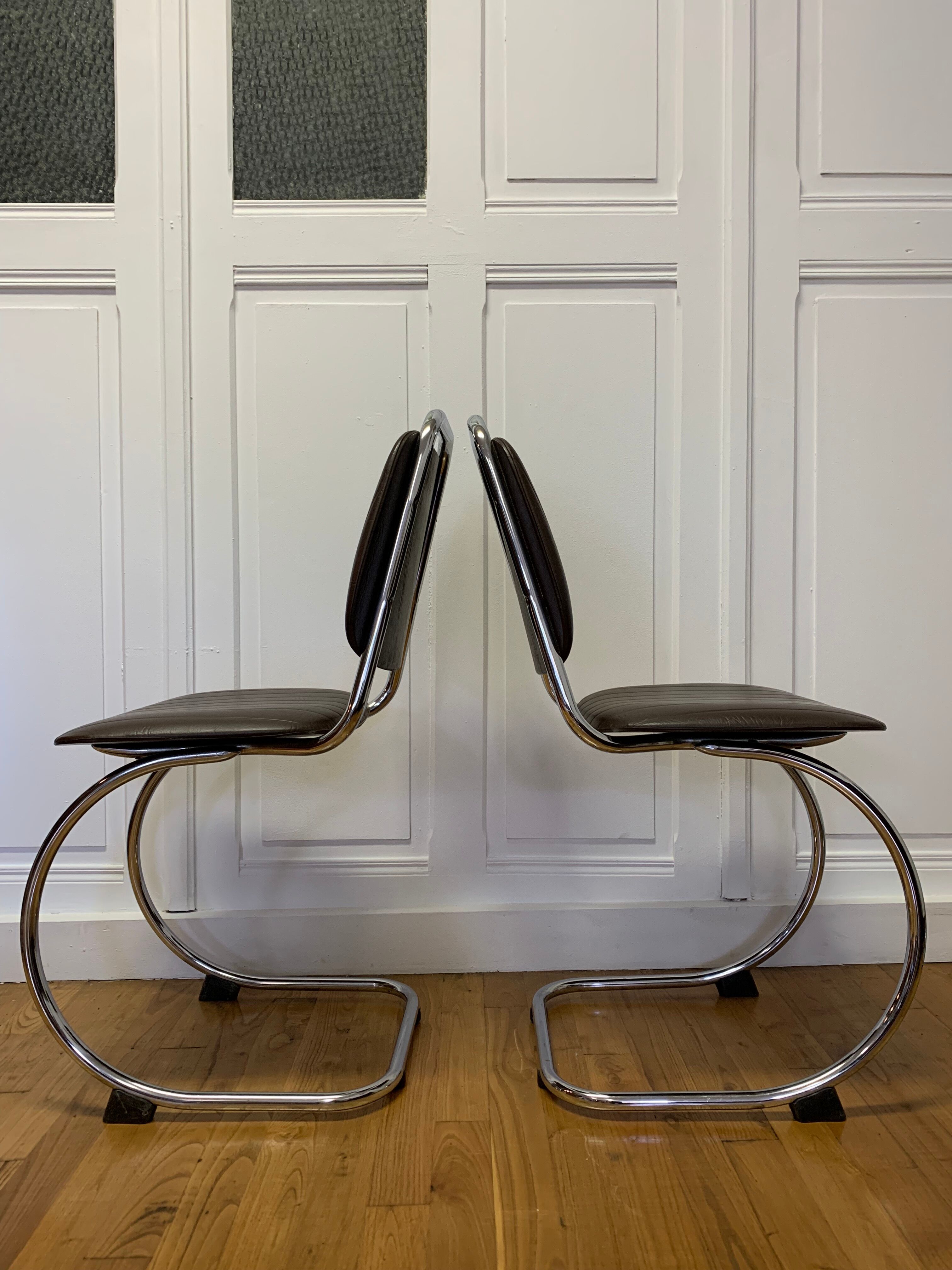 Pair of cantilever chairs 70s