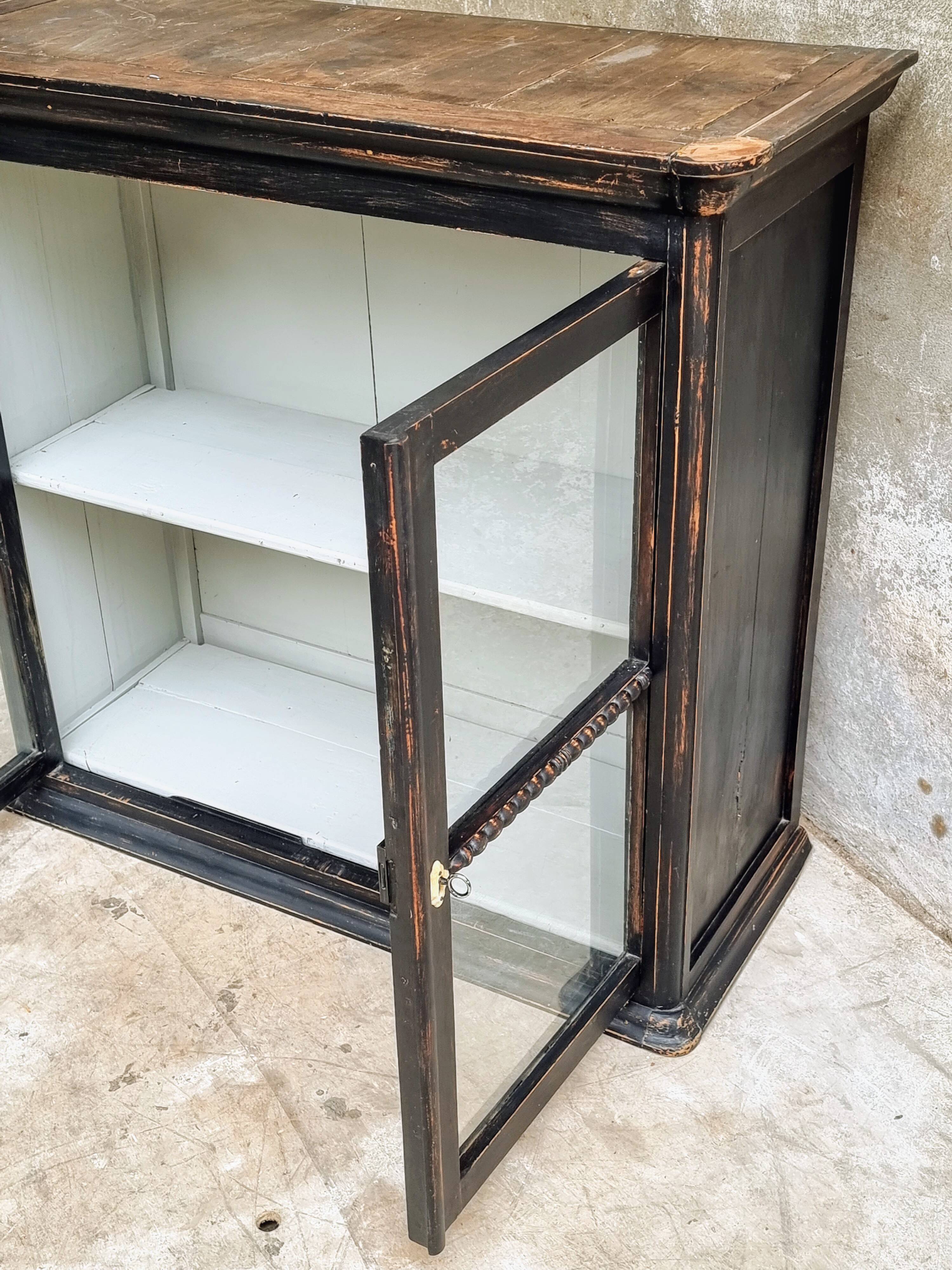 Vitrine antique, armoire suspendue, bois de pin, noir mat