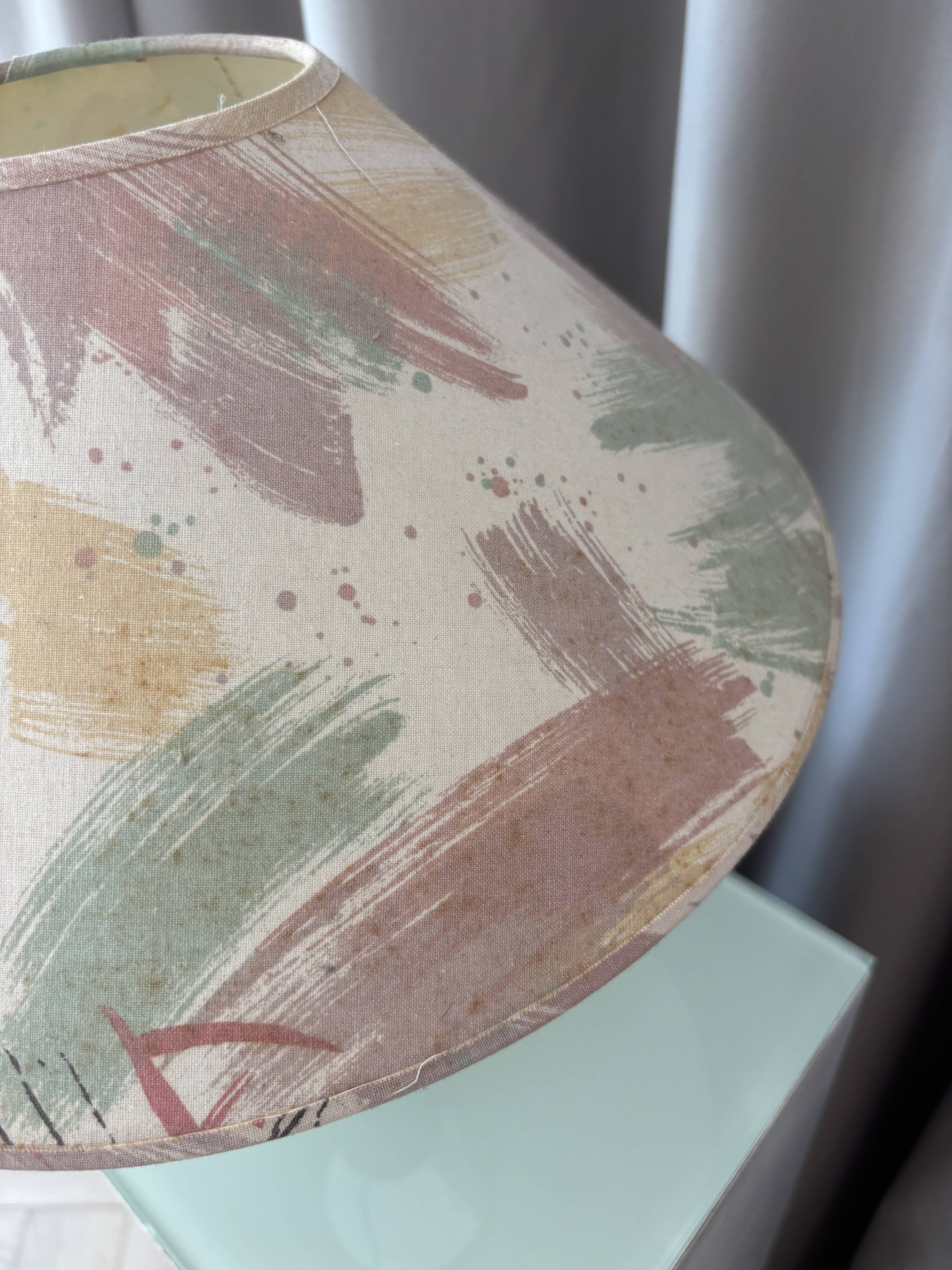 Lampe de table inspirée de Memphis des années 90 par Porcelaines de Bruxelles