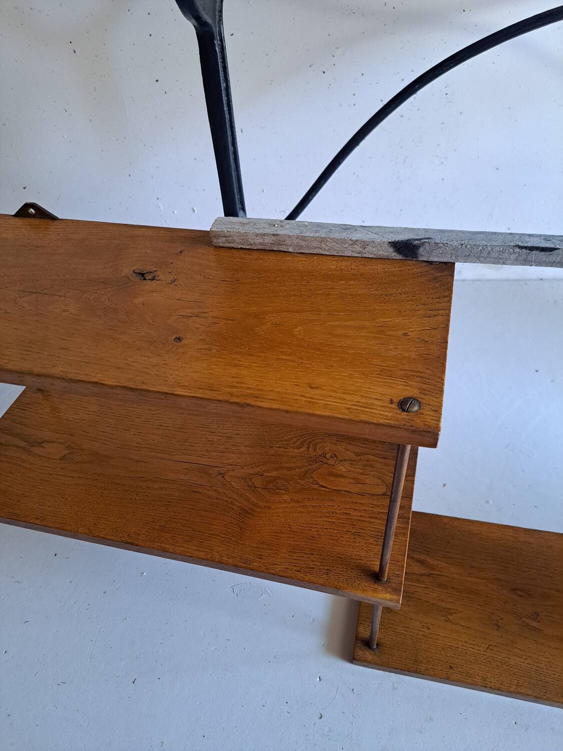 Wall shelf in oak and copper from the 50s