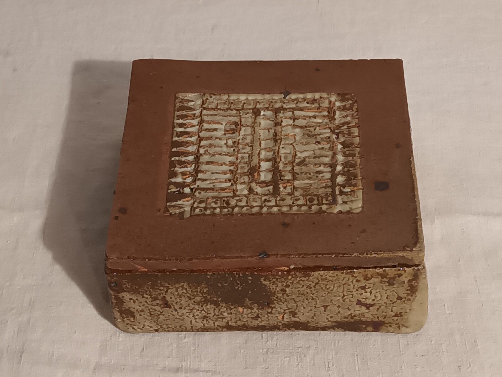 Sandstone box Barbara Delfosse, La Borne