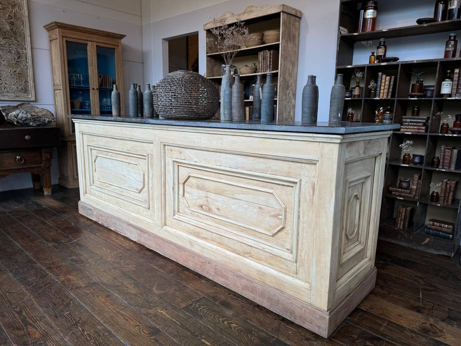 Grand comptoir de Pharmacie