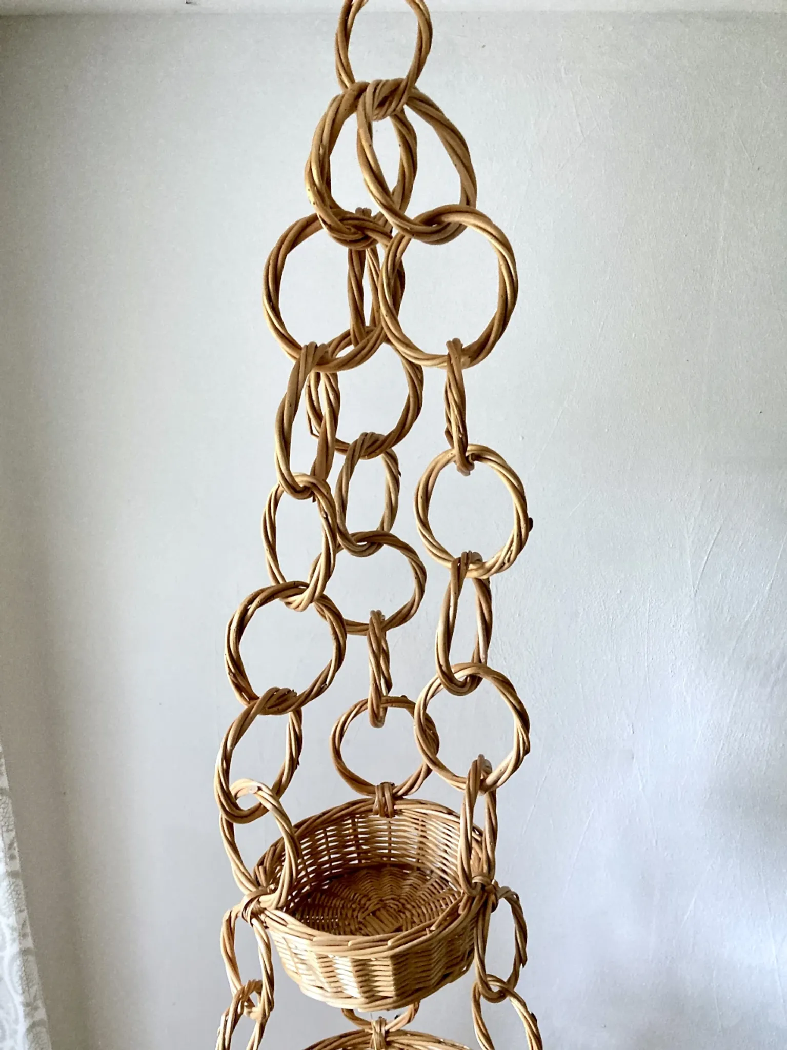 Large wicker suspension with three baskets, twisted ring chain.