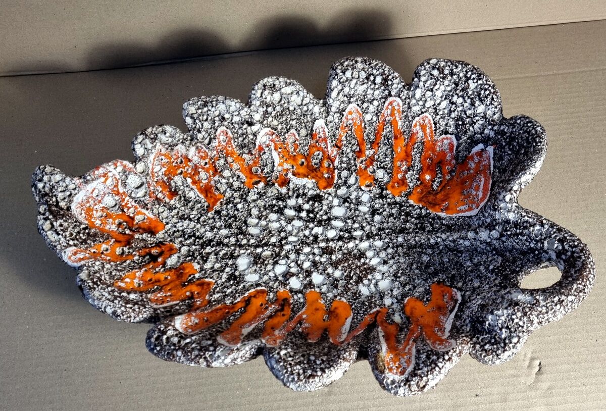 Large Vallauris leaf cutter in fat lava