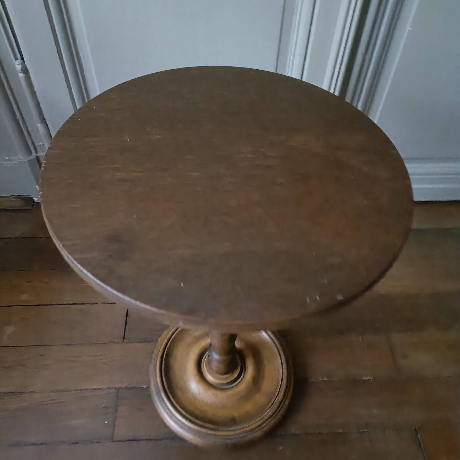 Gueridon, turned wooden side table