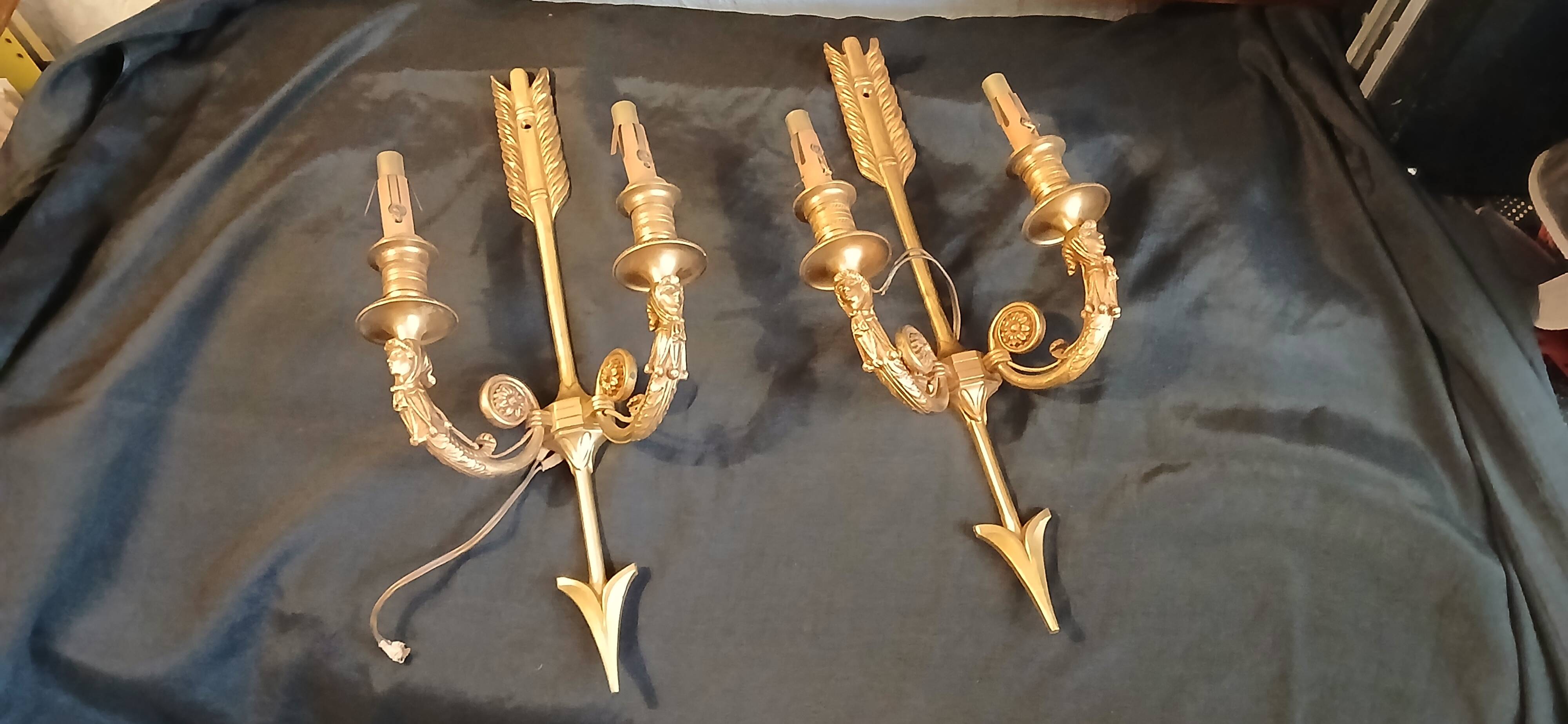 Paire d'appliques en bronze doré style empire.