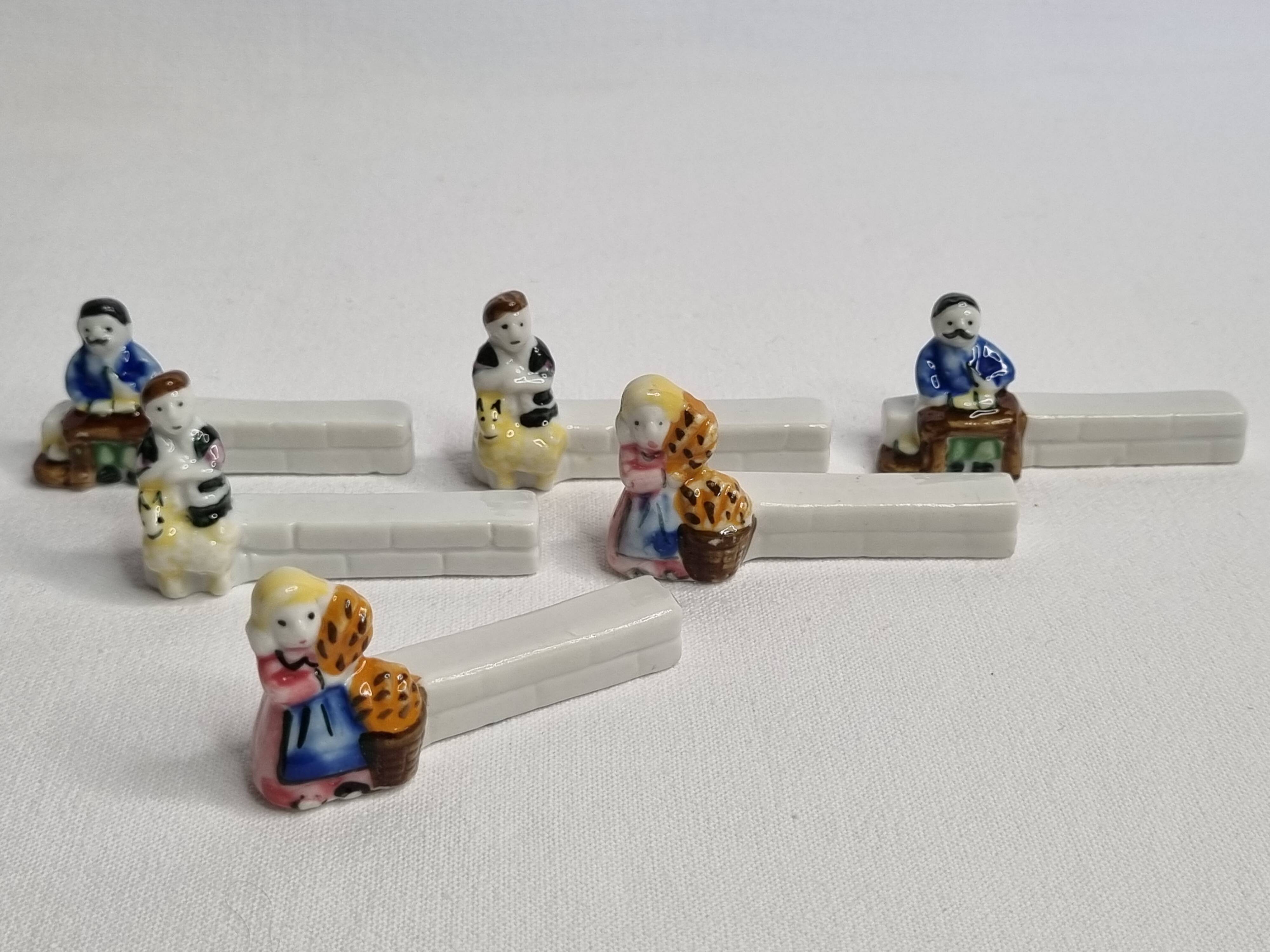 Six Le Merzer porcelain knife holders, 6 cm