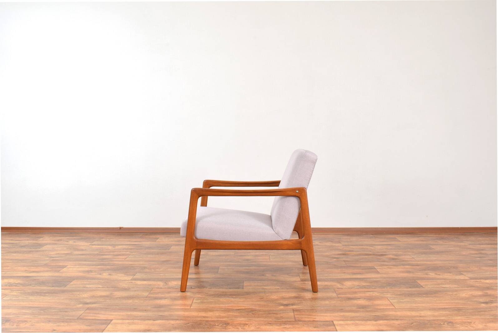 Fauteuil en teck suédois du milieu du siècle par Alf Svensson pour Dux, années 1960.