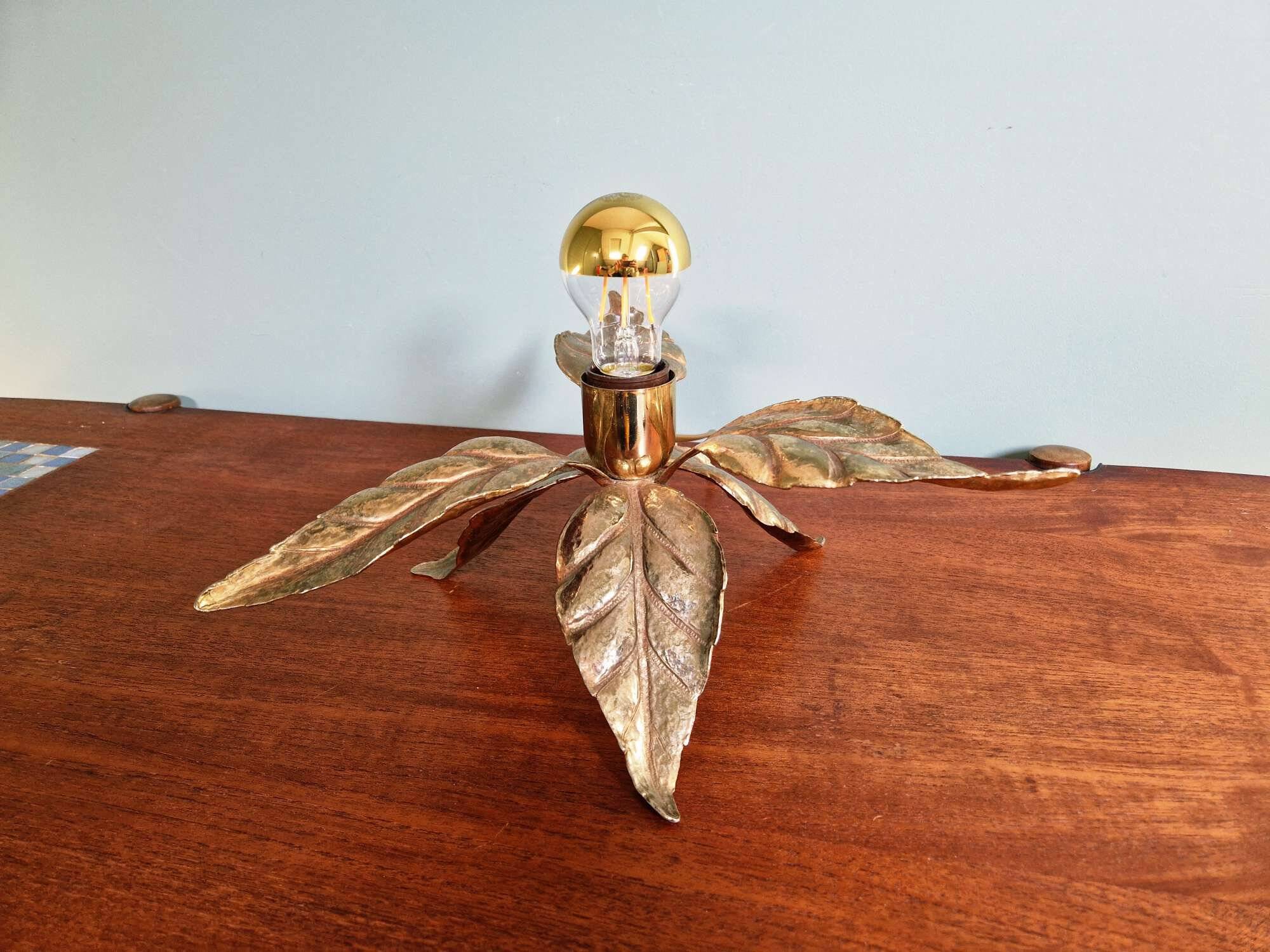 Floral table lamp in brass, design by Willy Daro, Massive, 1970.