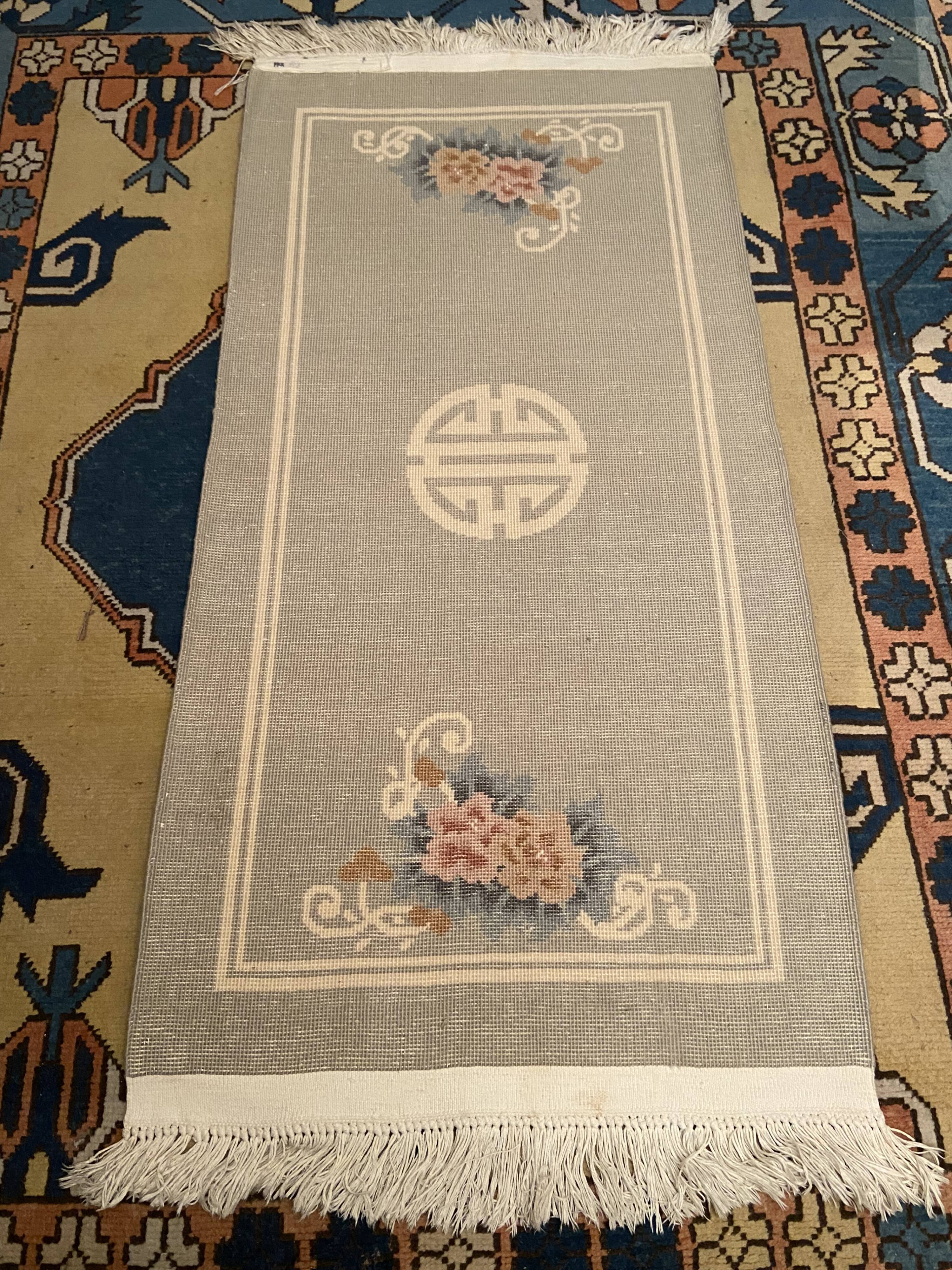 Cantonese Chinese rug, 159x142cm