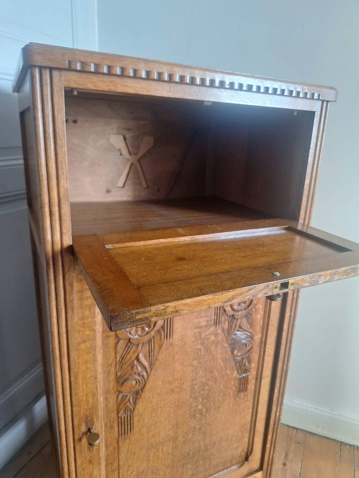 Large Art Deco music cabinet, antique bar, vintage console.