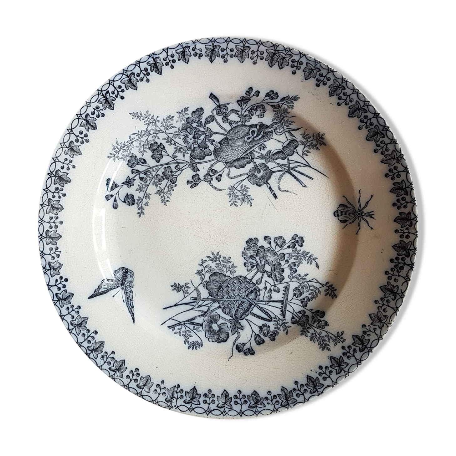 Plate with decoration of flowers