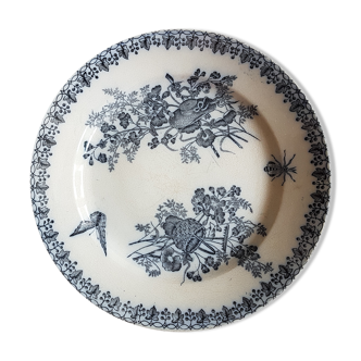 Assiette en faïence à décor de fleurs