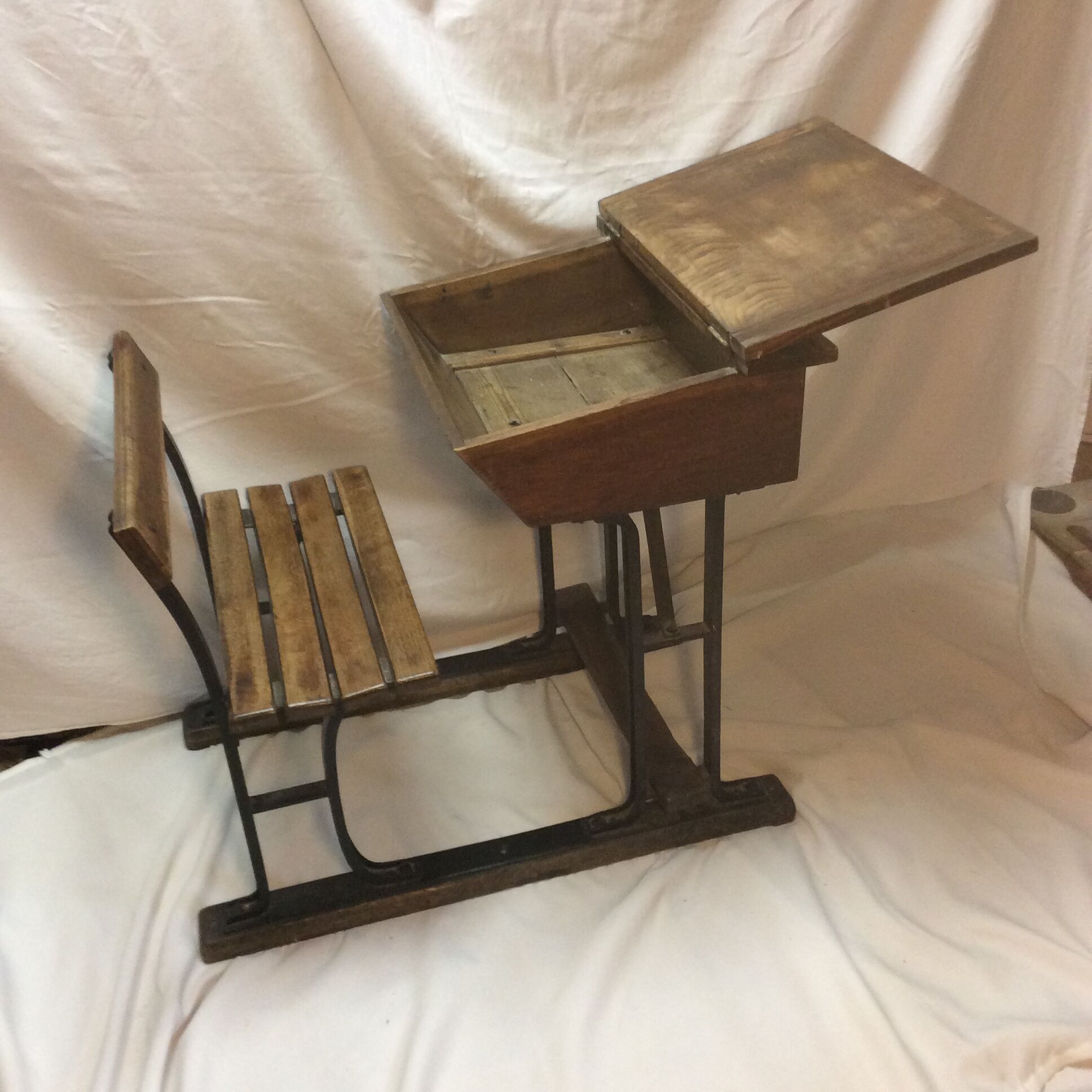 Wooden school table primary school dimension: height -78cm- width -70cm- depth -88cm-