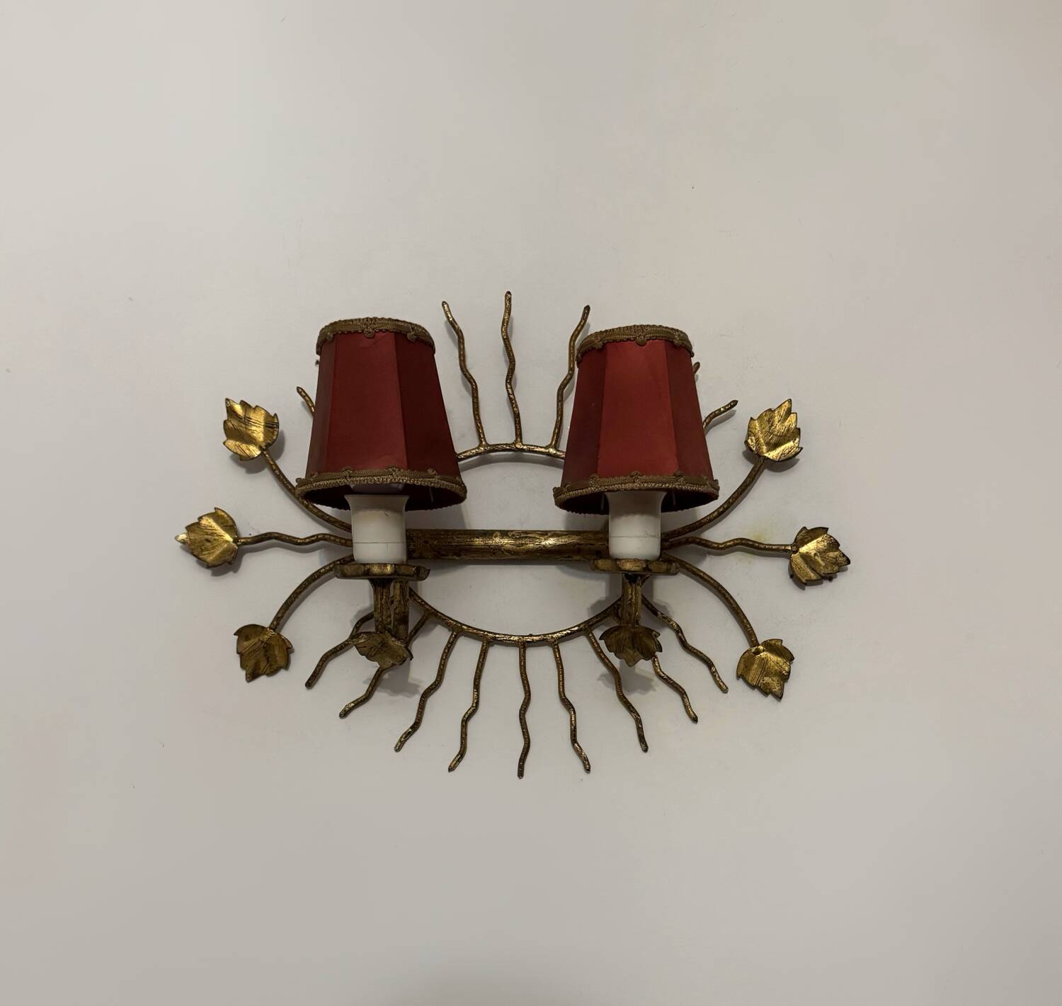 Applique soleil feuillage dorée années 60