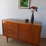 Buffet moderniste des années 1970