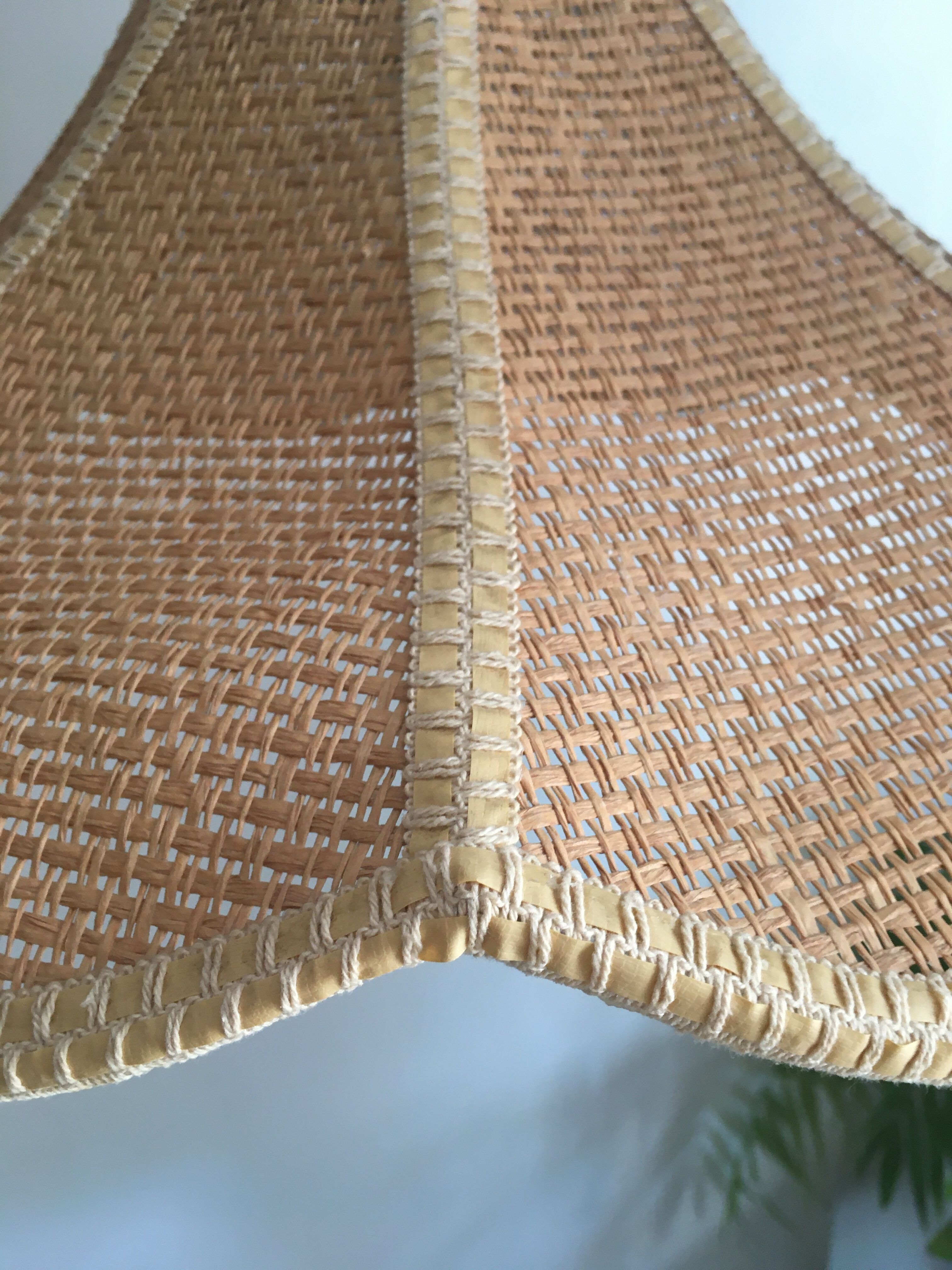 Vintage rattan flower suspension