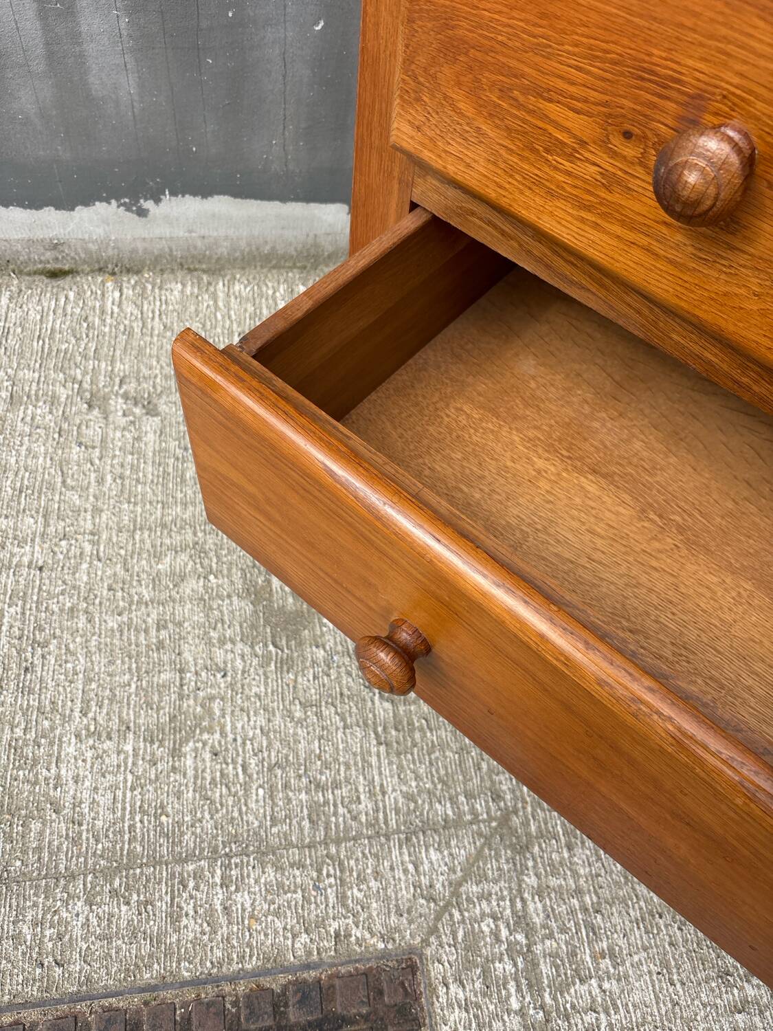 Set of chest of drawers and bedside tables in solid oak – European manufacturing