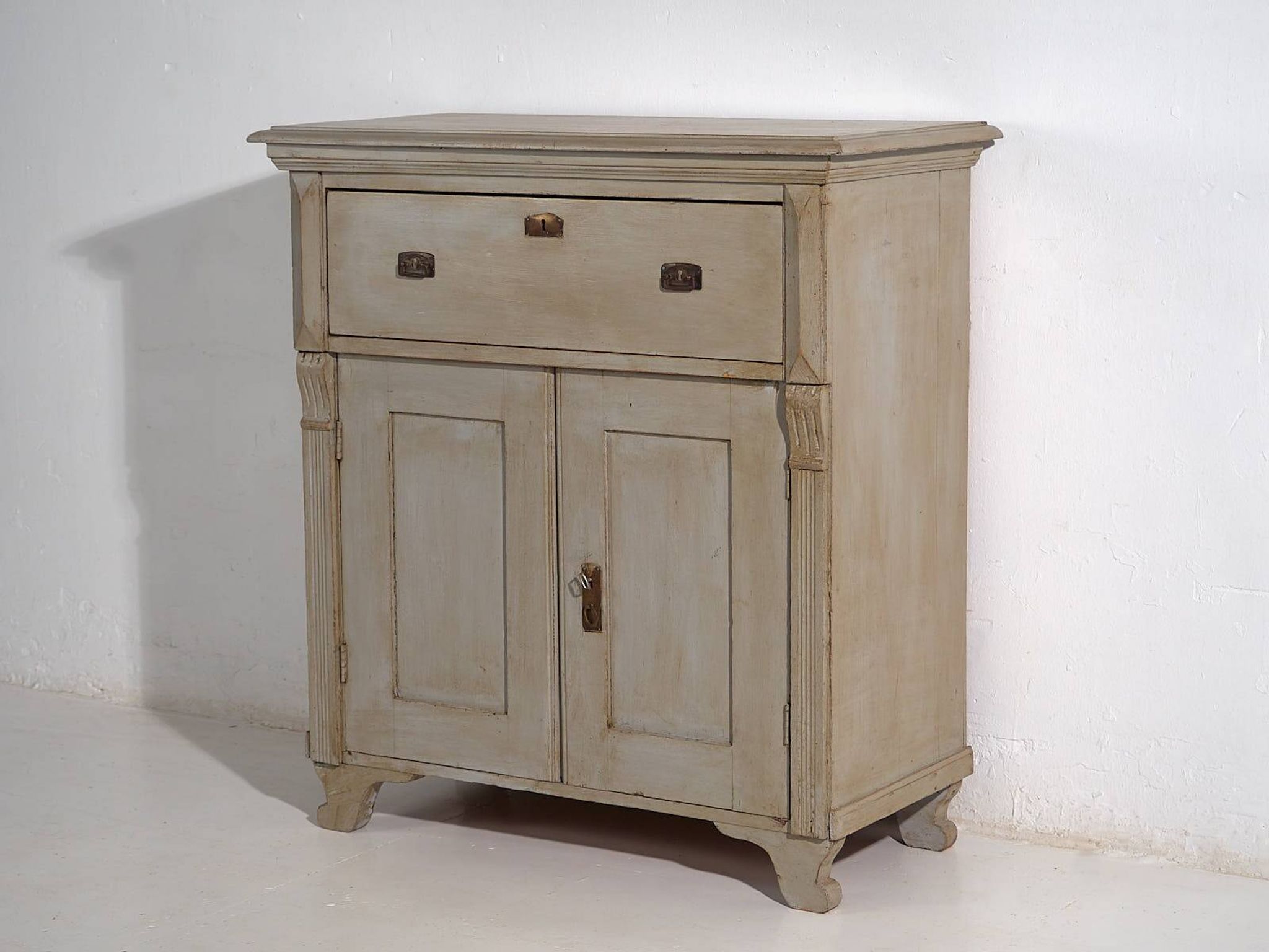 Old Provençal French chest of drawers (c.1920)