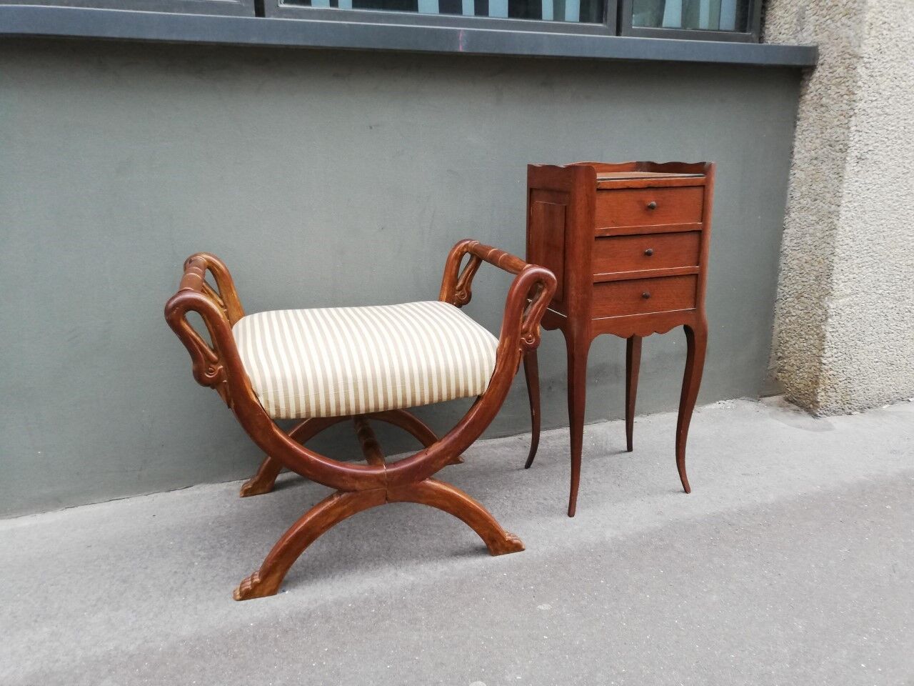 Massive walnut curule seat