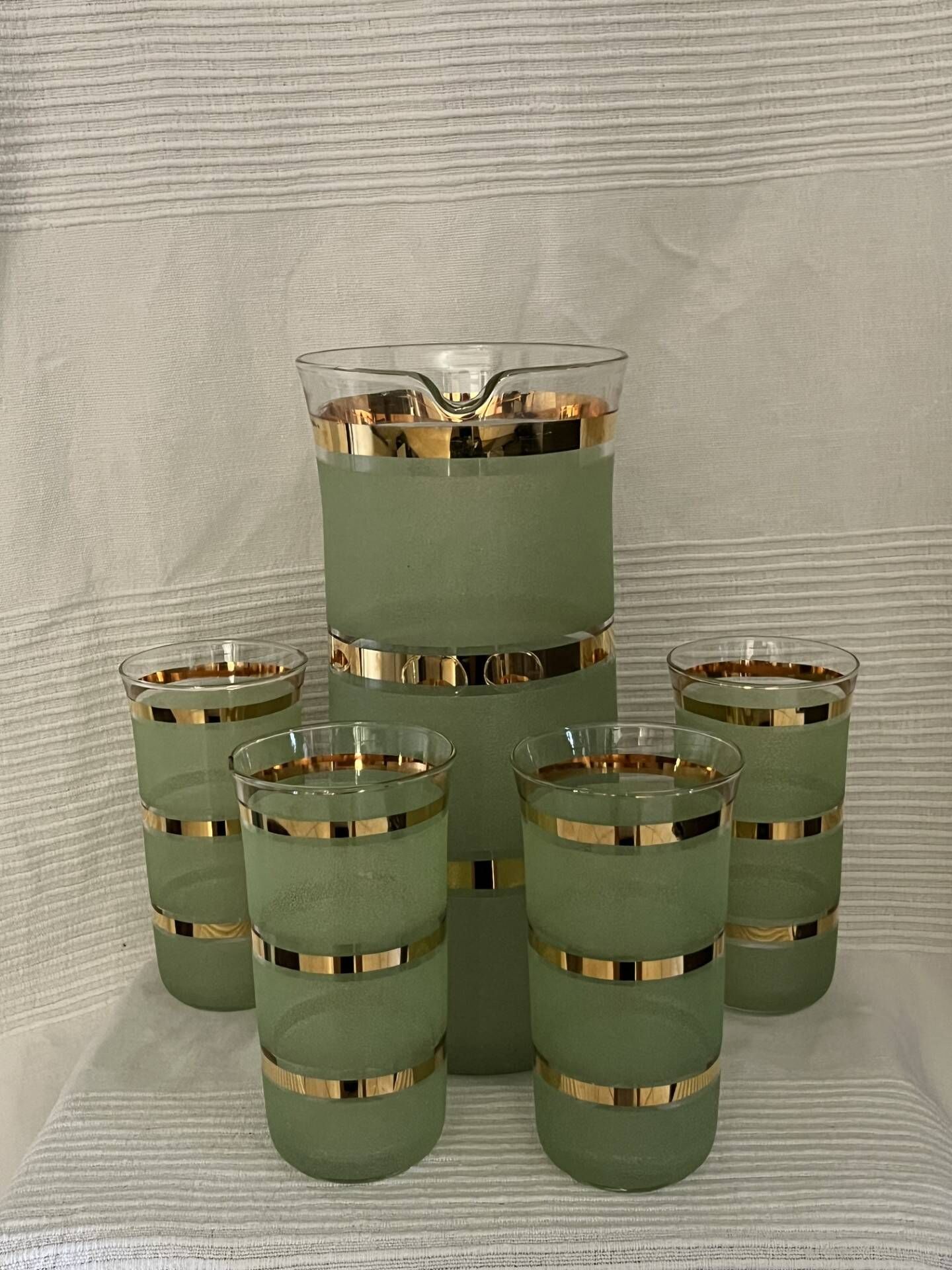 Service of orangeade vintage 1950 - jug and 4 glasses - Frosted green and gold.
