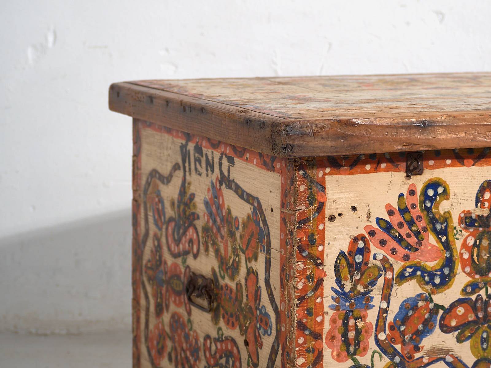 Antique hand-painted folk-style trunk (c.1880) #14