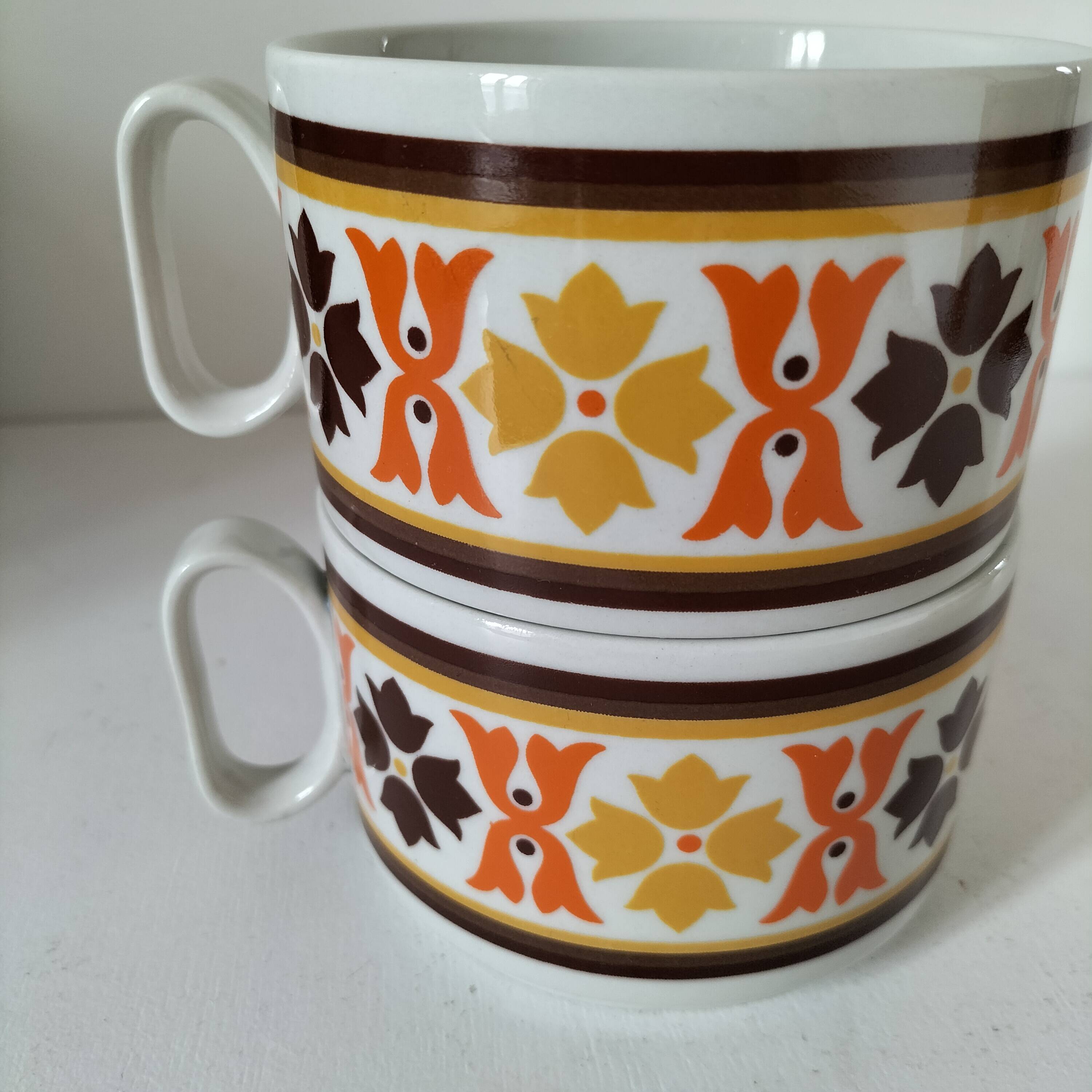 2 vintage cups