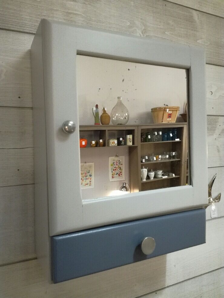 Toilet wardrobe