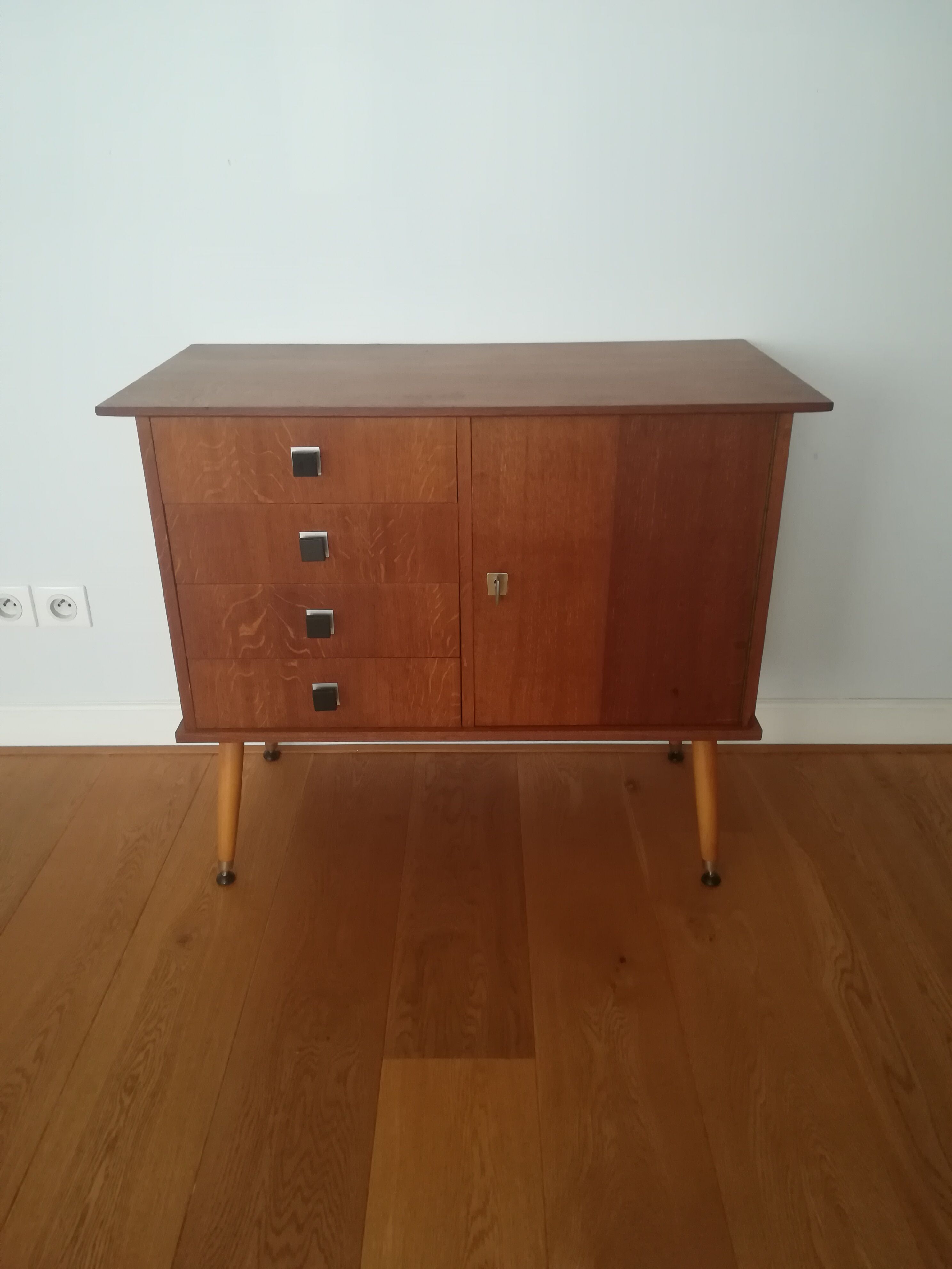 Sideboard / chest of drawers