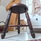 Tabouret tripode en bois massif