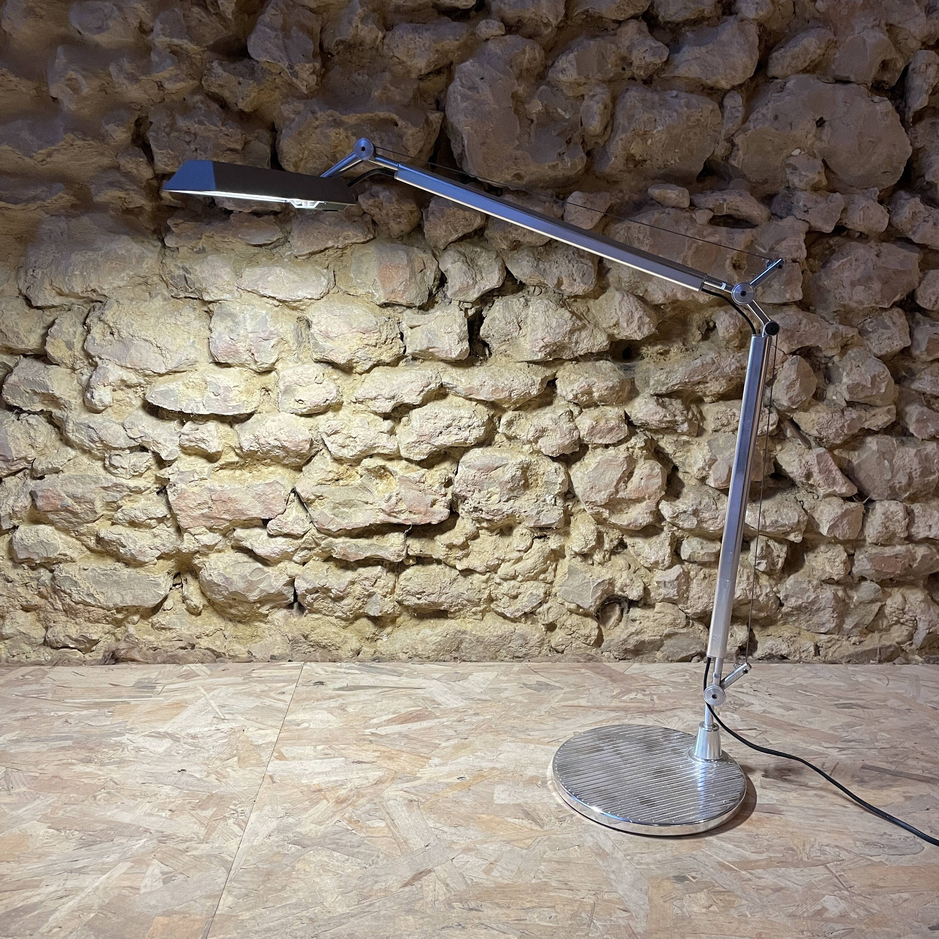 Architect's lamp - Artemide - Tolomeo video
