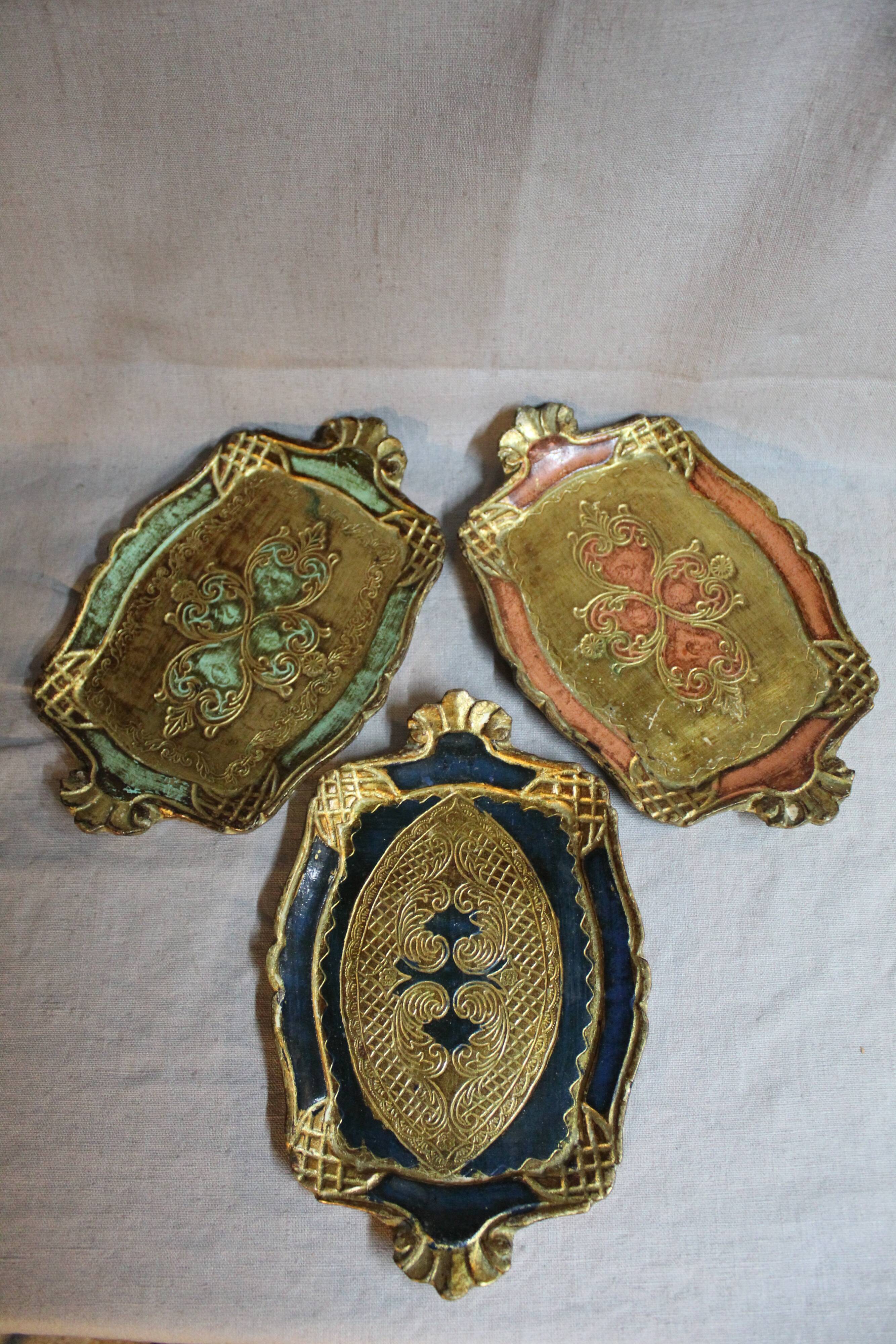 Lot of 3 vintage Florentine trays made of gilded wood