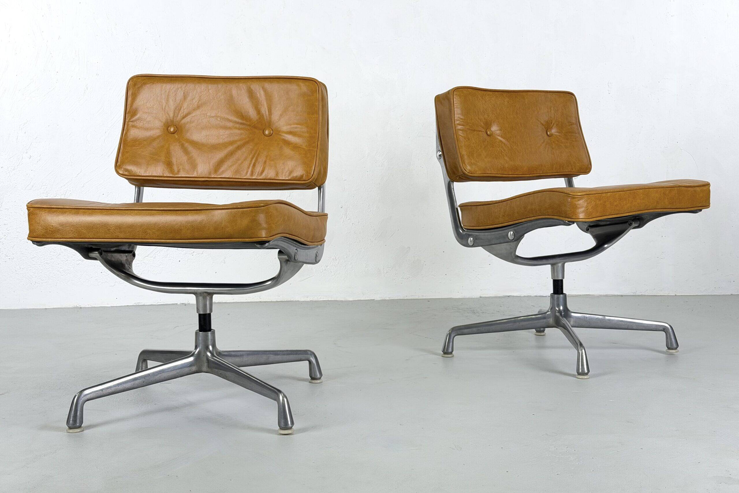 Magnificent pair of "Intermediate" office chairs by Charles & Ray Eames for Herman Miller – 1960s