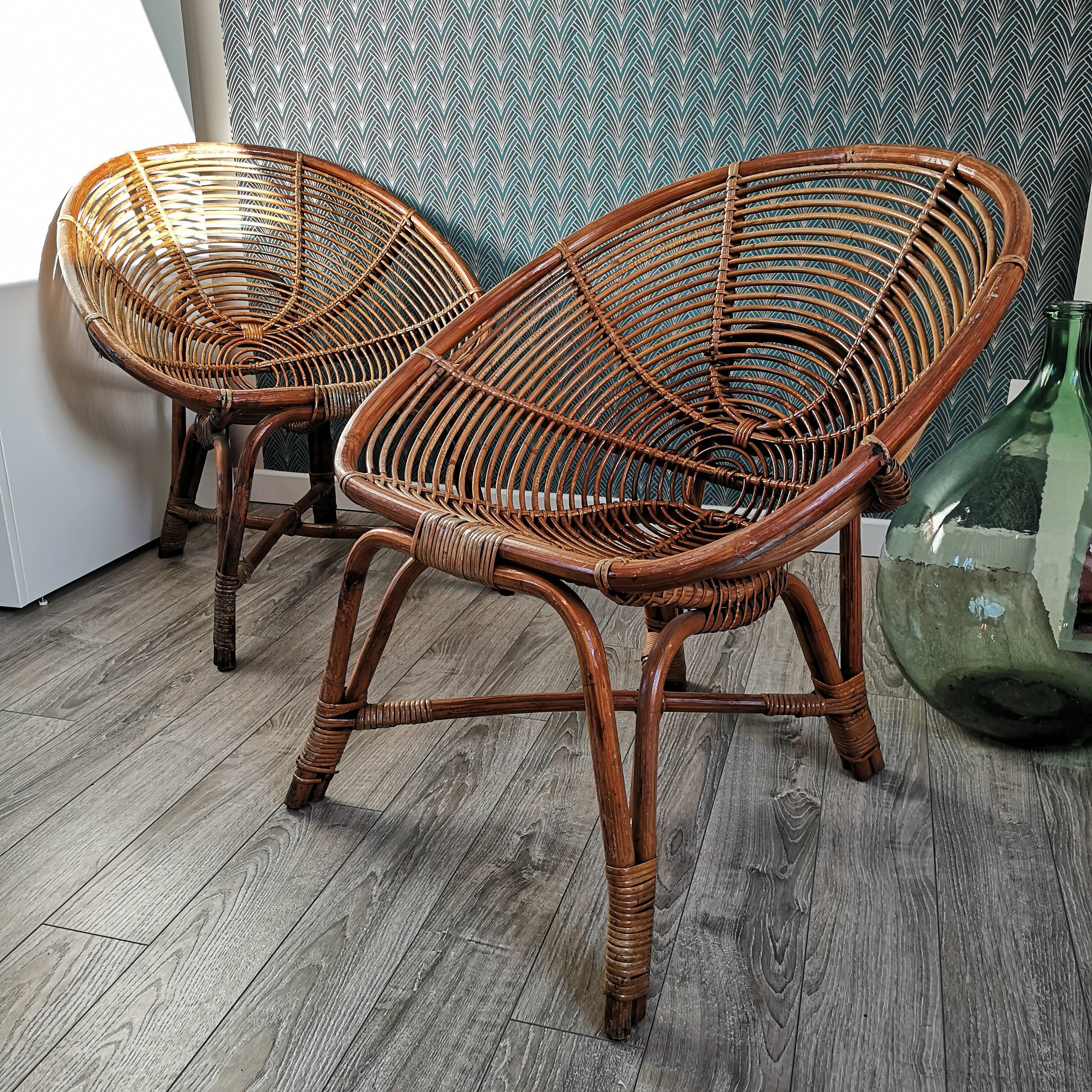 Paire de fauteuils coquille en osier