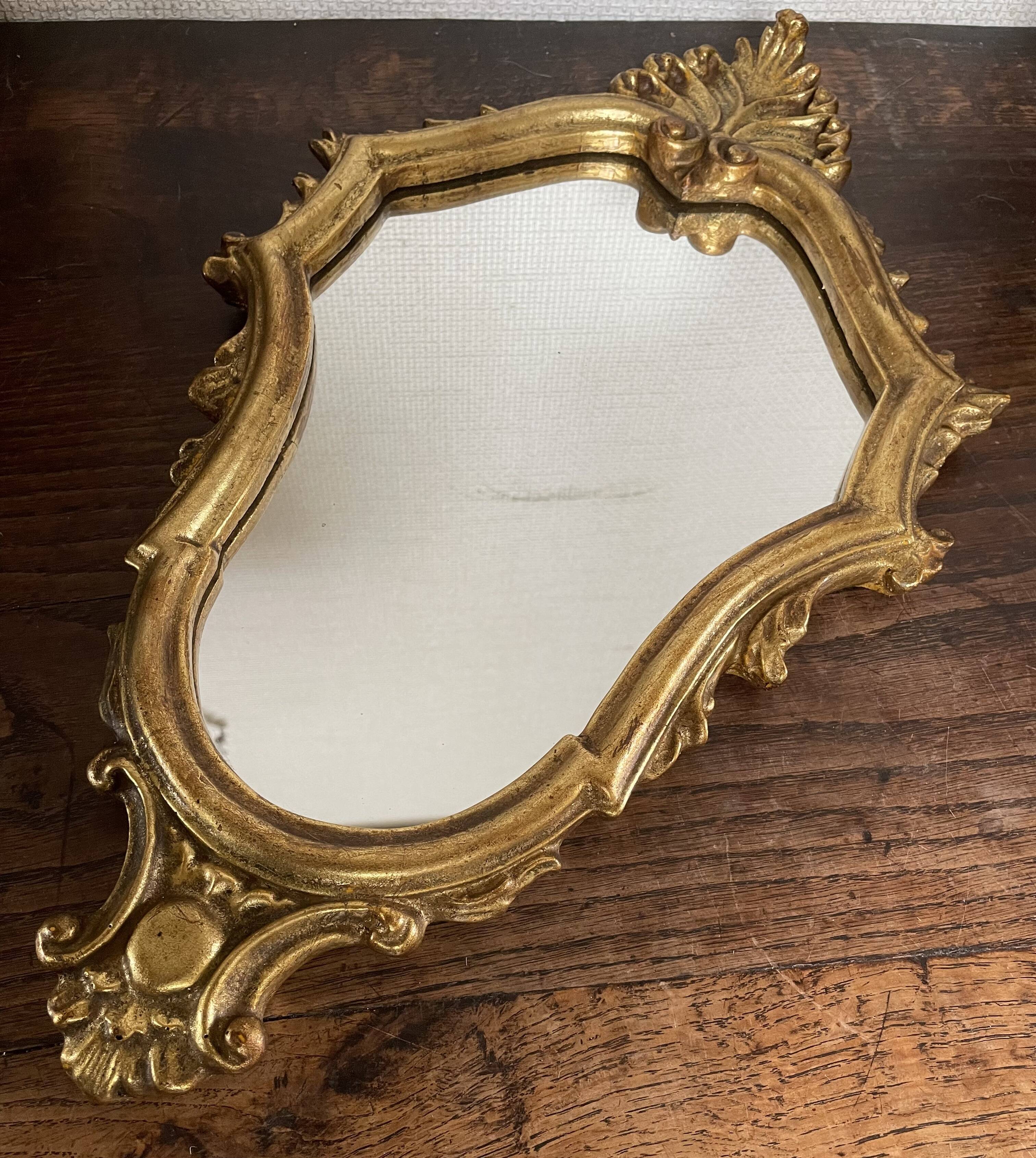 Miroir en résine doré style Louis XV h47 X l28