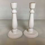 Paire de bougeoirs en bois peint