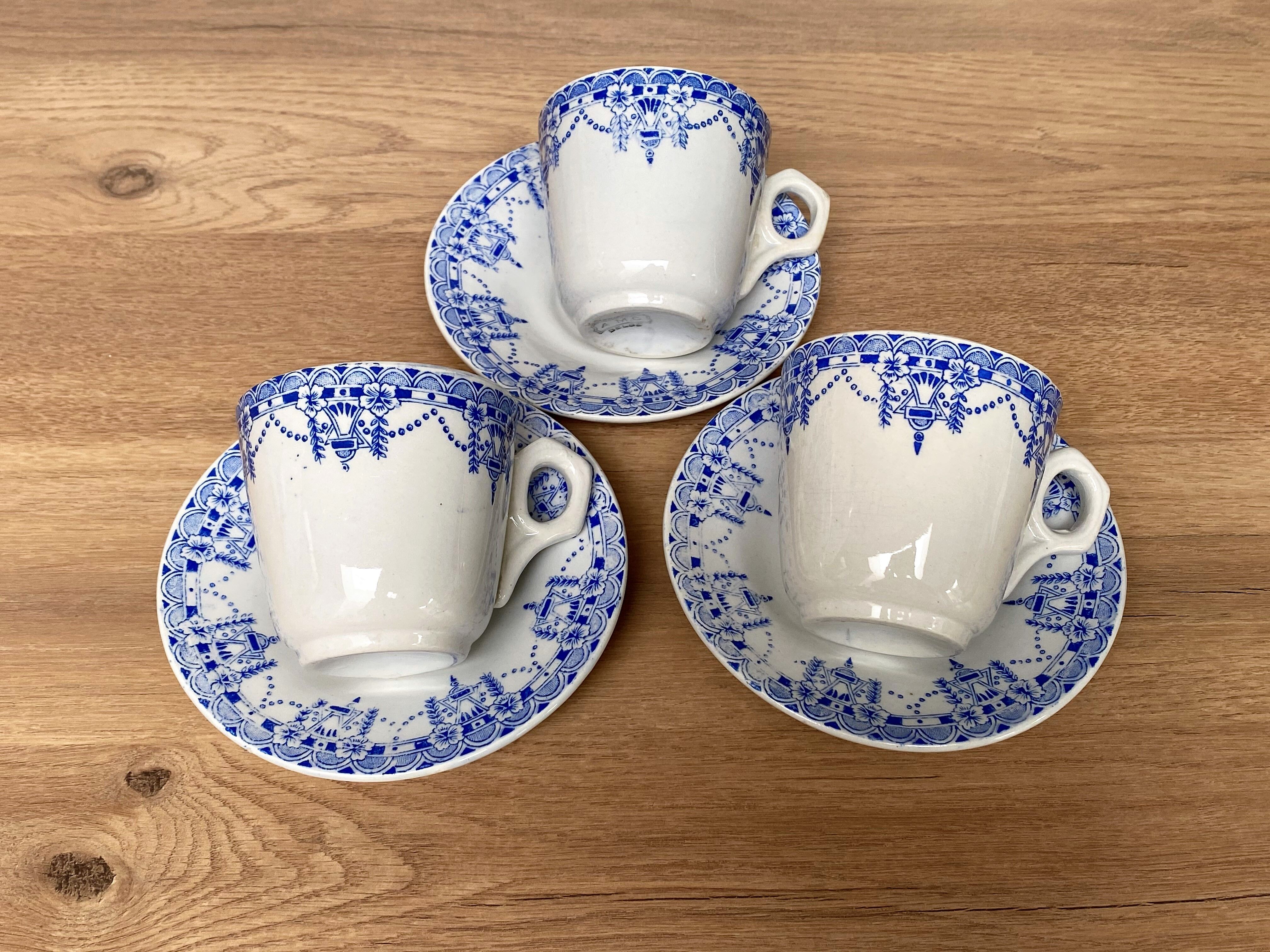Set of 3 tea cups and their earthenware cups