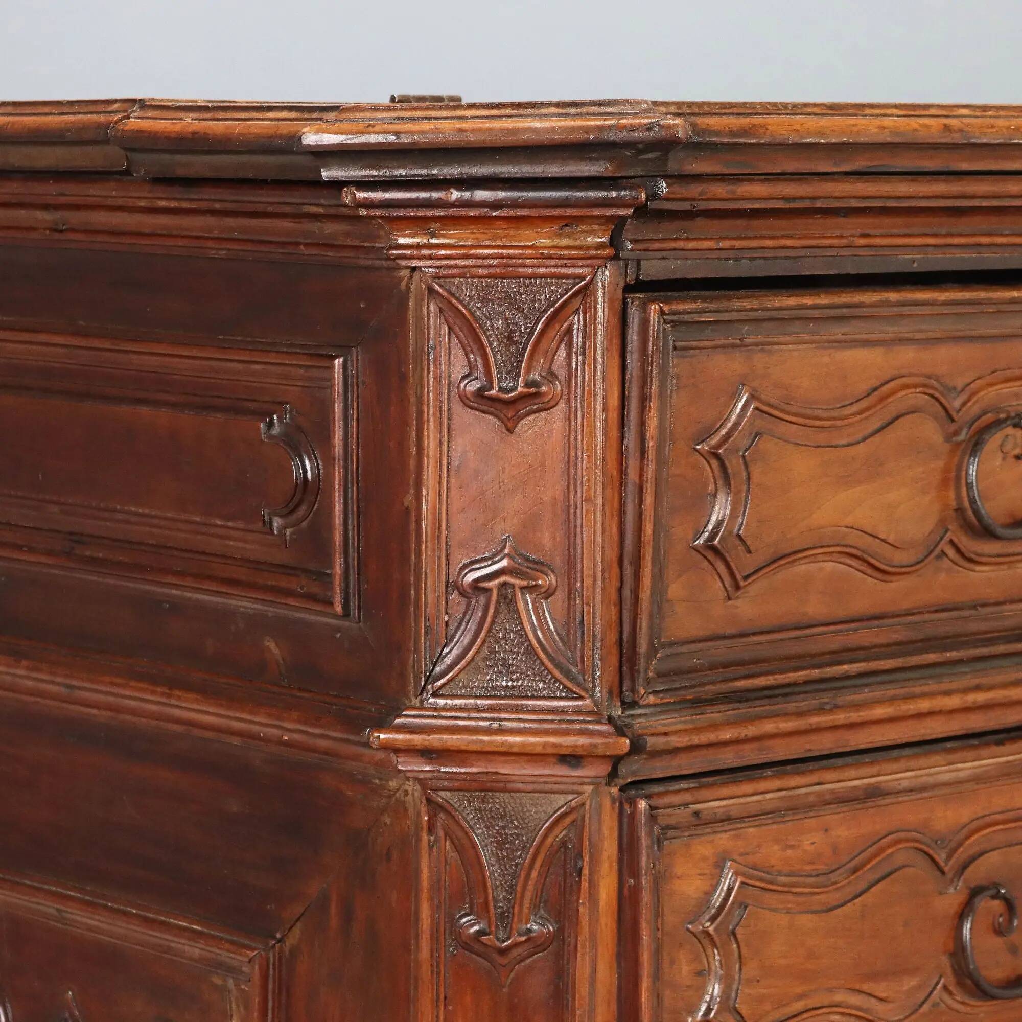 Antique baroque walnut commode, Italy, 18th century