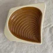 Shell-shaped vide poche by Verceram from the 1960s.