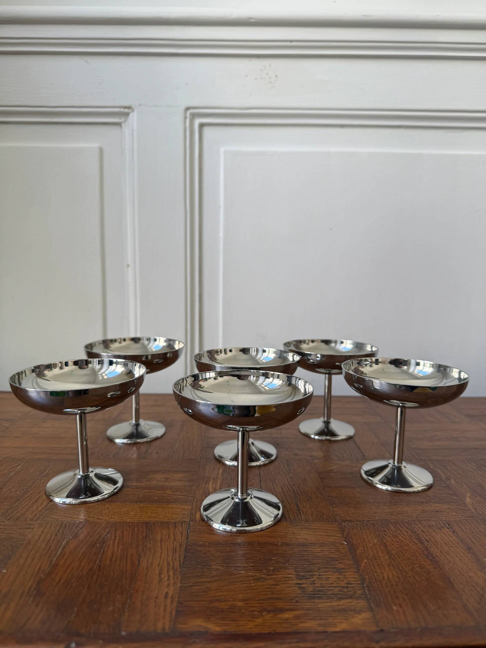 Set of 6 stainless steel footed bowls