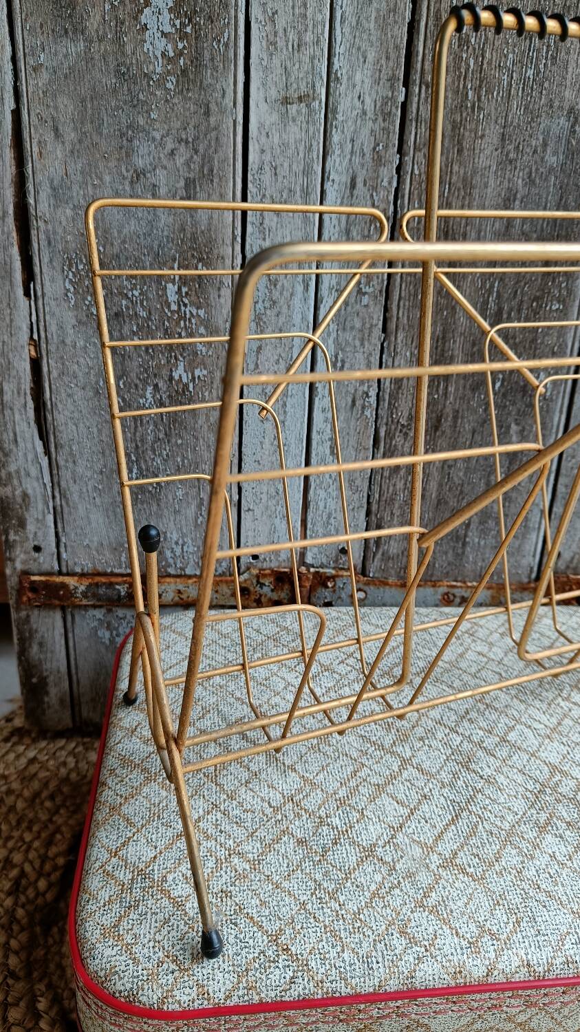 Vintage vinyl magazine rack