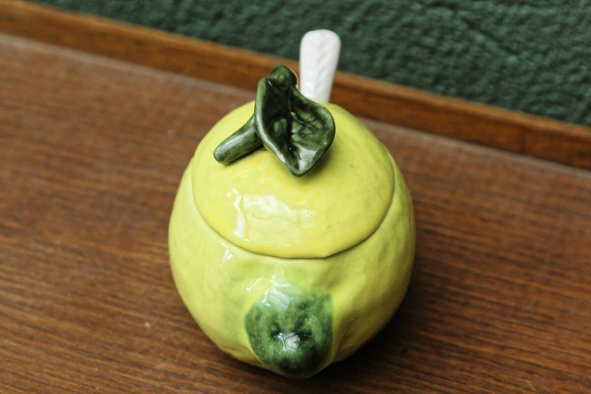 Slush mustard pot, lemon shape