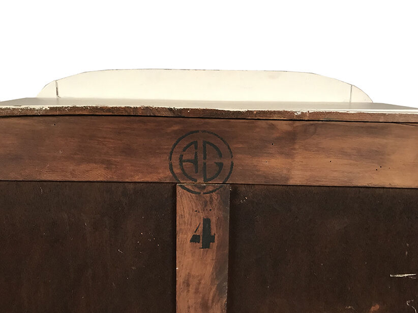 Armoire une porte grillagée en partie haute et verre en partie basse