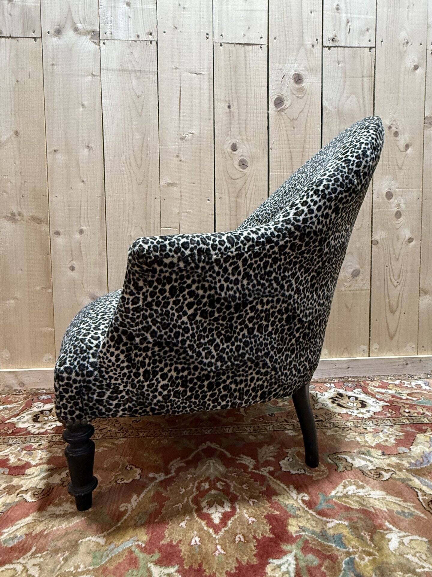 Fauteuil crapaud Napoléon III en velours léopard