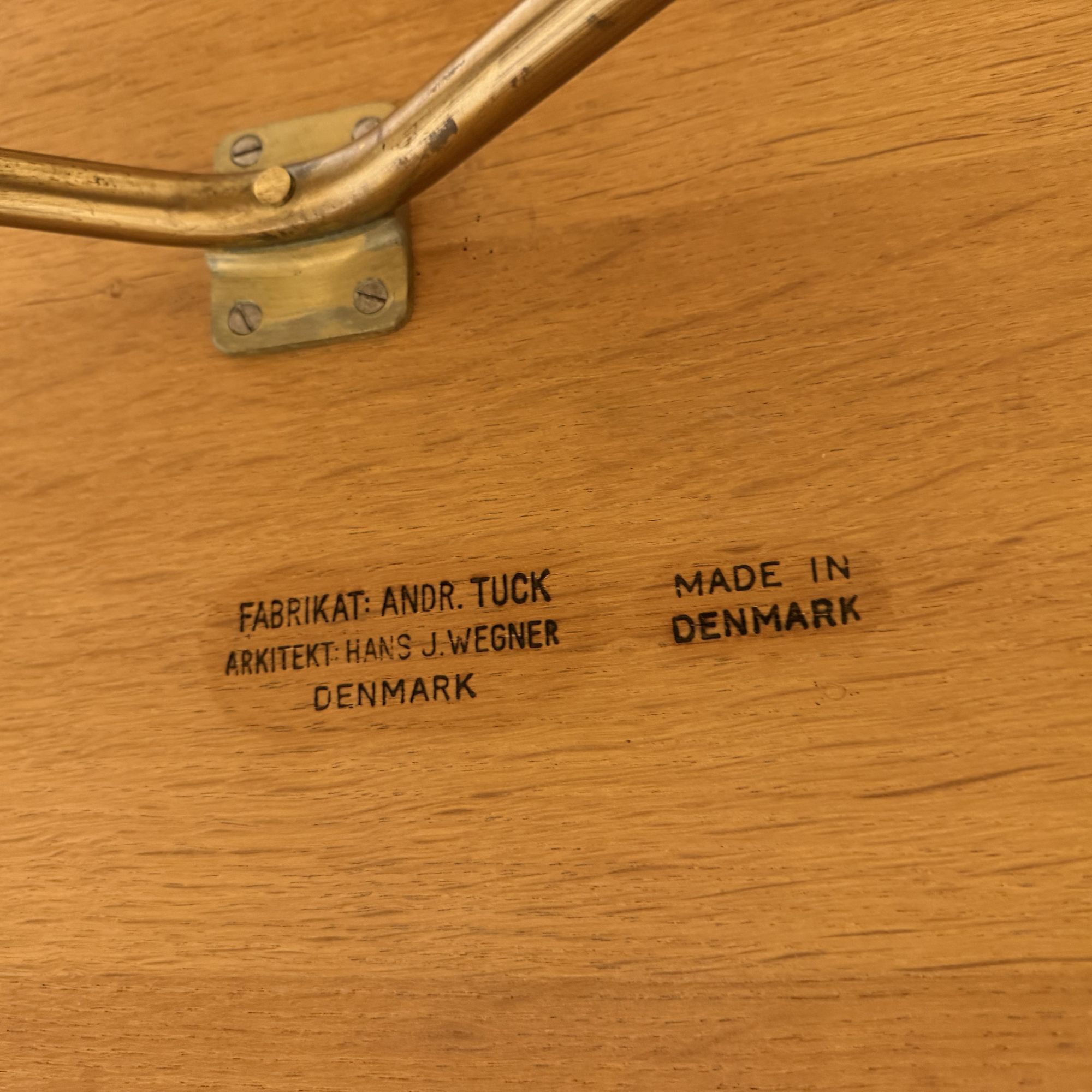 Table model AT-303 in oak by Hans J. Wegner