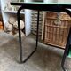 Bureau en métal noir et vinyle vert