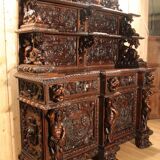 Important Renaissance-style walnut buffet from the 19th century.