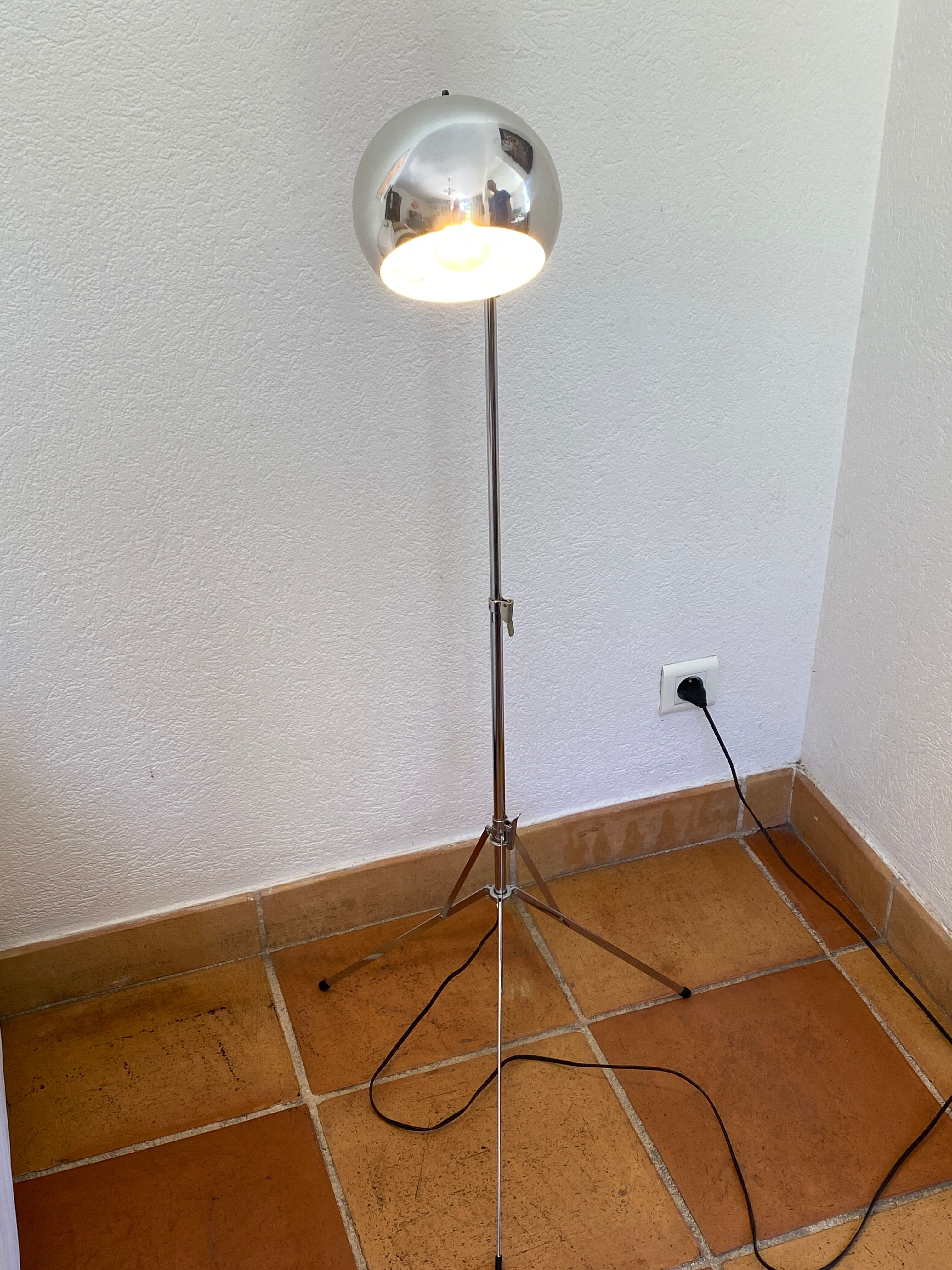 Space Age tripod floor lamp, Eyeball, adjustable